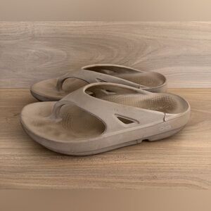 Oofos OOlala Beige Women’s Thong Recovery Flip Flops Sandals. US M 6 W 8 EU 39